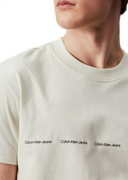 T-shirt con Logo Ripetuto -Calvin Klein-