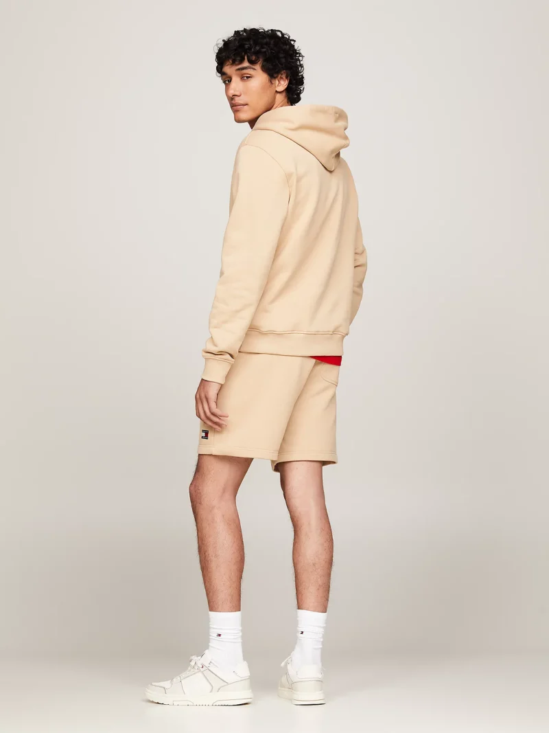 TOMMY HILFIGER - Felpa con cappuccio e distintivo Tommy - Sabbia