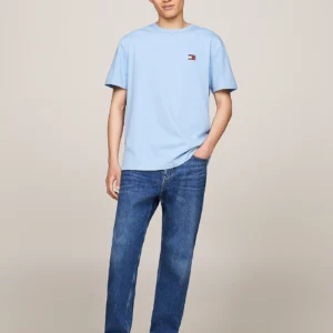 DM0DM17995_C15_alternate1 TOMMY HILFIGER - T-shirt con distintivo Tommy sul petto - Blu Chiaro
