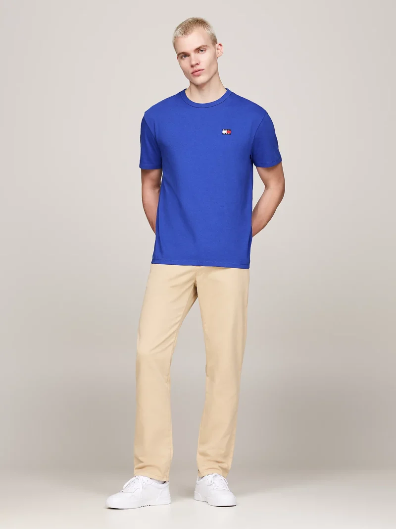 TOMMY HILFIGER - T-shirt con distintivo Tommy sul petto - Blu