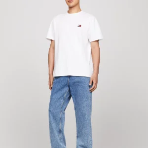 TOMMY HILFIGER - T-shirt con distintivo Tommy sul petto - Bianco