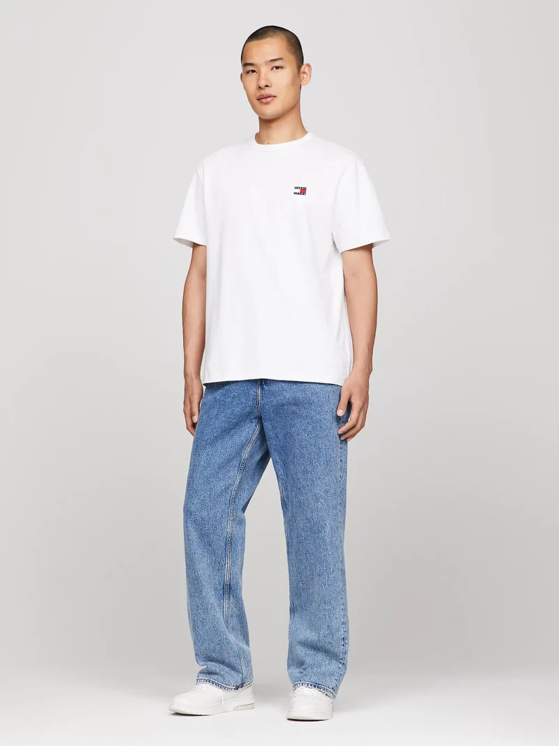 TOMMY HILFIGER - T-shirt con distintivo Tommy sul petto - Bianco