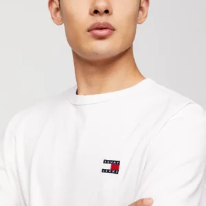TOMMY HILFIGER - T-shirt con distintivo Tommy sul petto - Bianco