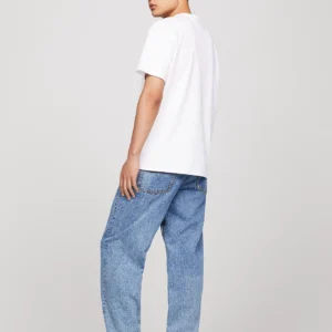 TOMMY HILFIGER - T-shirt con distintivo Tommy sul petto - Bianco