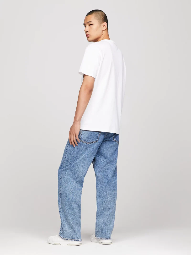 TOMMY HILFIGER - T-shirt con distintivo Tommy sul petto - Bianco