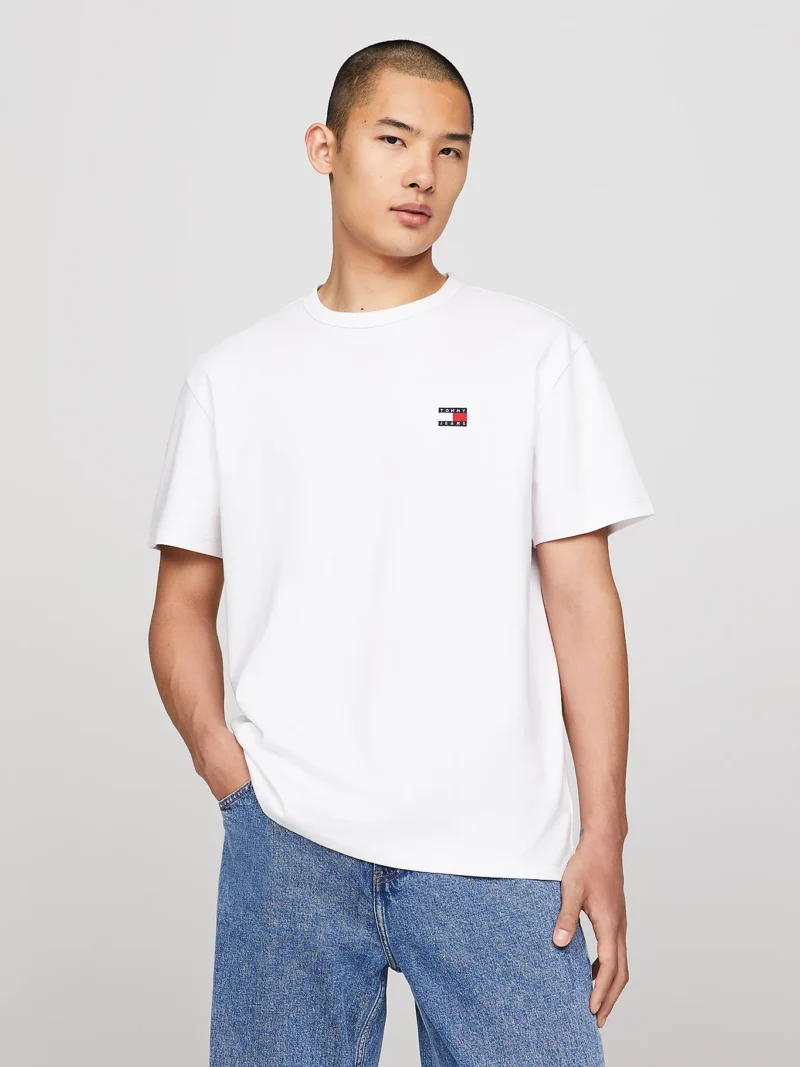 TOMMY HILFIGER - T-shirt con distintivo Tommy sul petto - Bianco