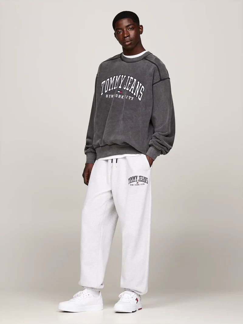 TOMMY HILFIGER - Felpa Varsity relaxed fit effetto sbiadito - Nero