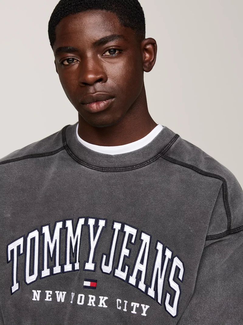 TOMMY HILFIGER - Felpa Varsity relaxed fit effetto sbiadito - Nero