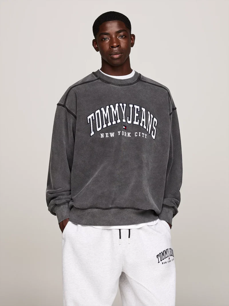 TOMMY HILFIGER - Felpa Varsity relaxed fit effetto sbiadito - Nero