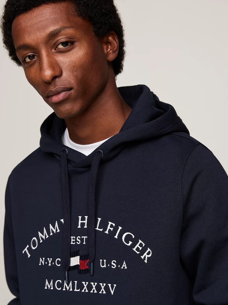 TOMMY HILFIGER - Felpa con cappuccio e logo curvo