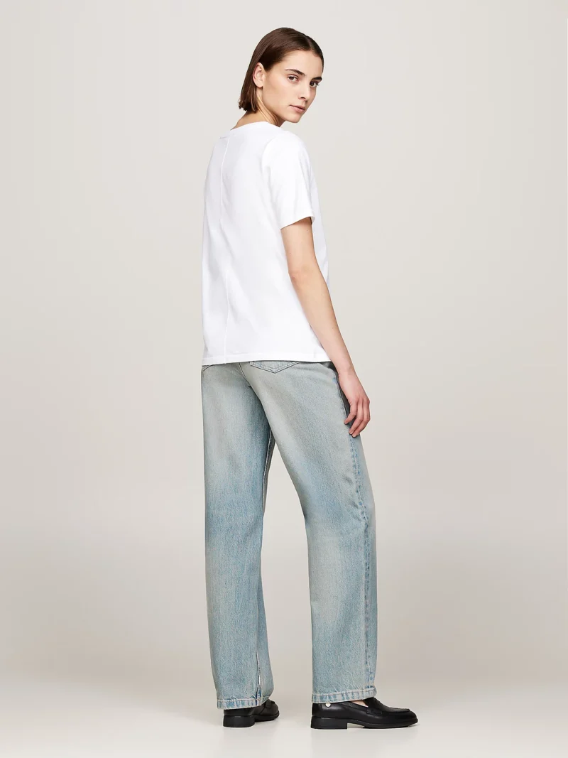 TOMMY HILFIGER - T-shirt con bandierina ricamata - Bianco
